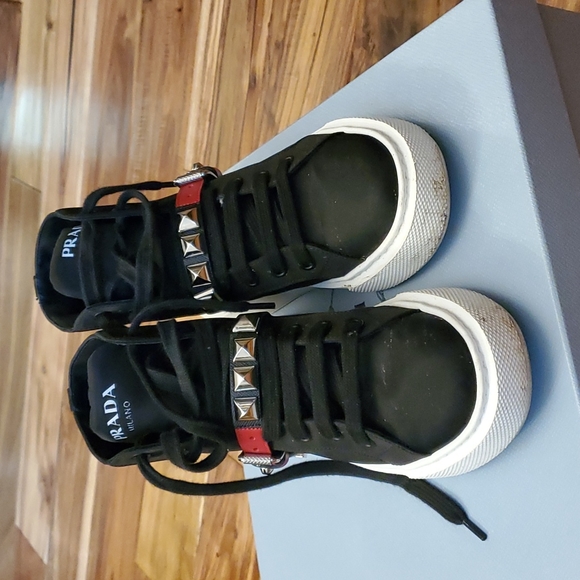 Prada sneaker size 35 - Picture 2 of 4